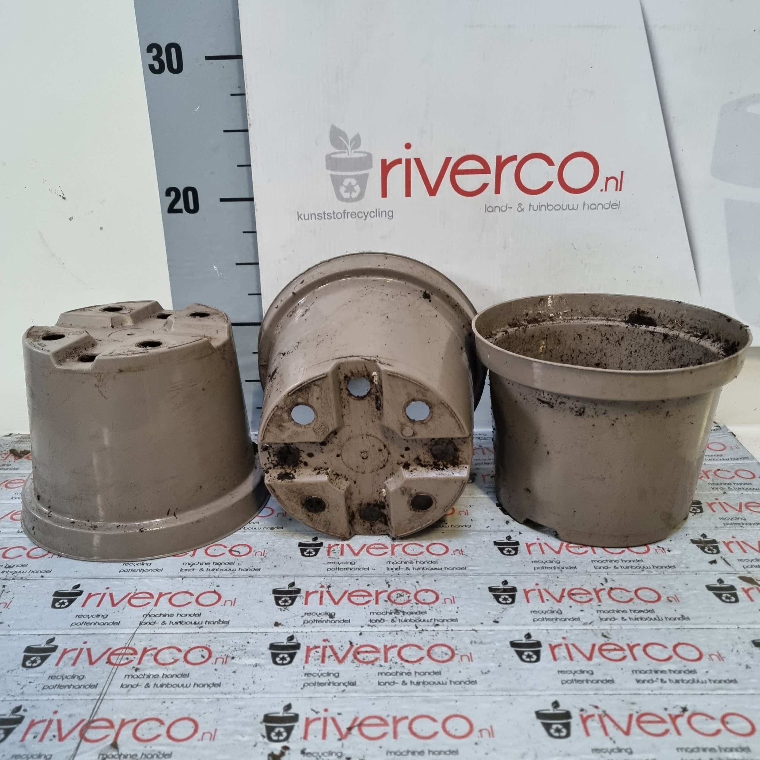 Gebruikte 2 liter potten / Used17 cm potten / 2 liter pots / 17 cm pots / Kreuwel