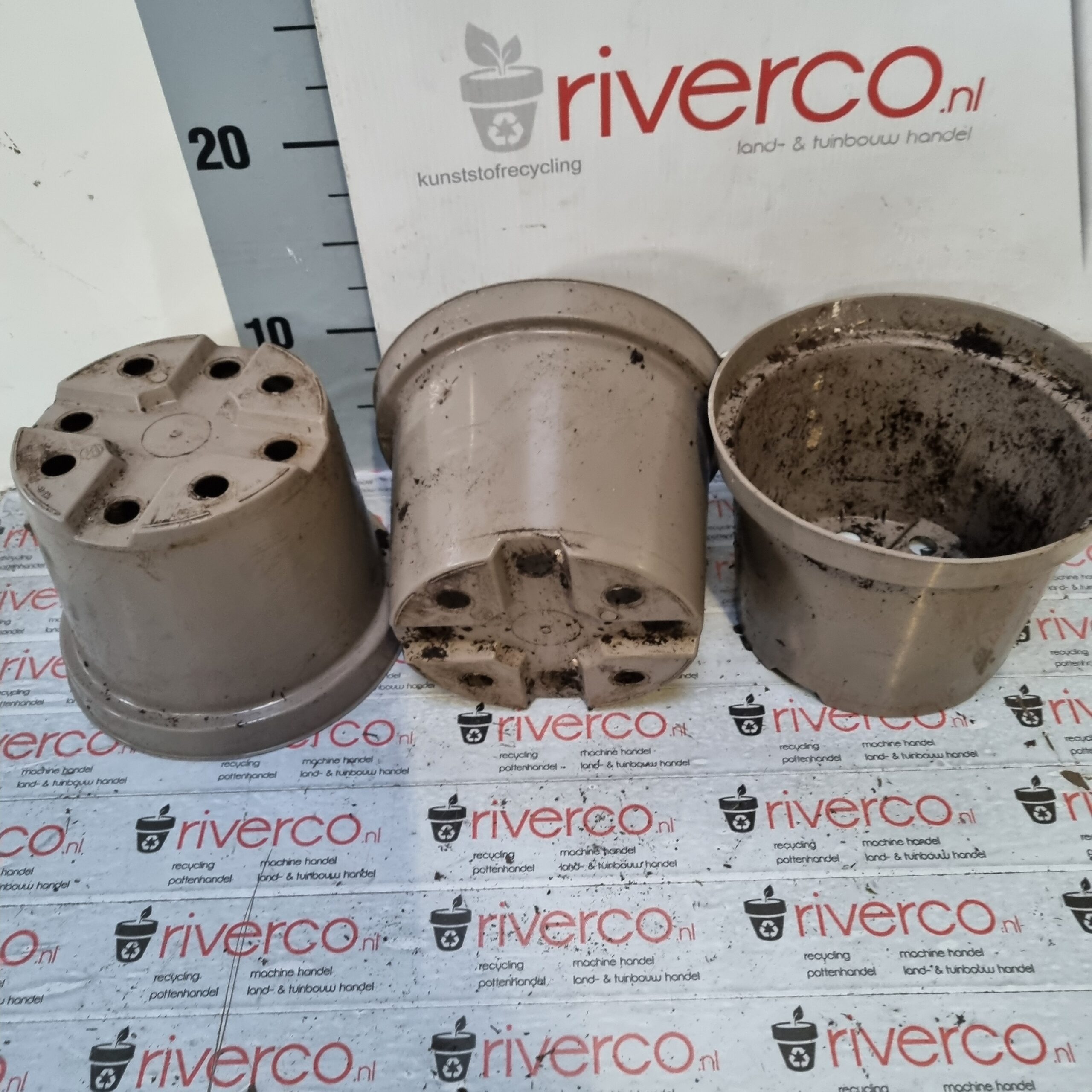 Gebruikte 2 liter potten / Used17 cm potten / 2 liter pots / 17 cm pots / Kreuwel - Afbeelding 2