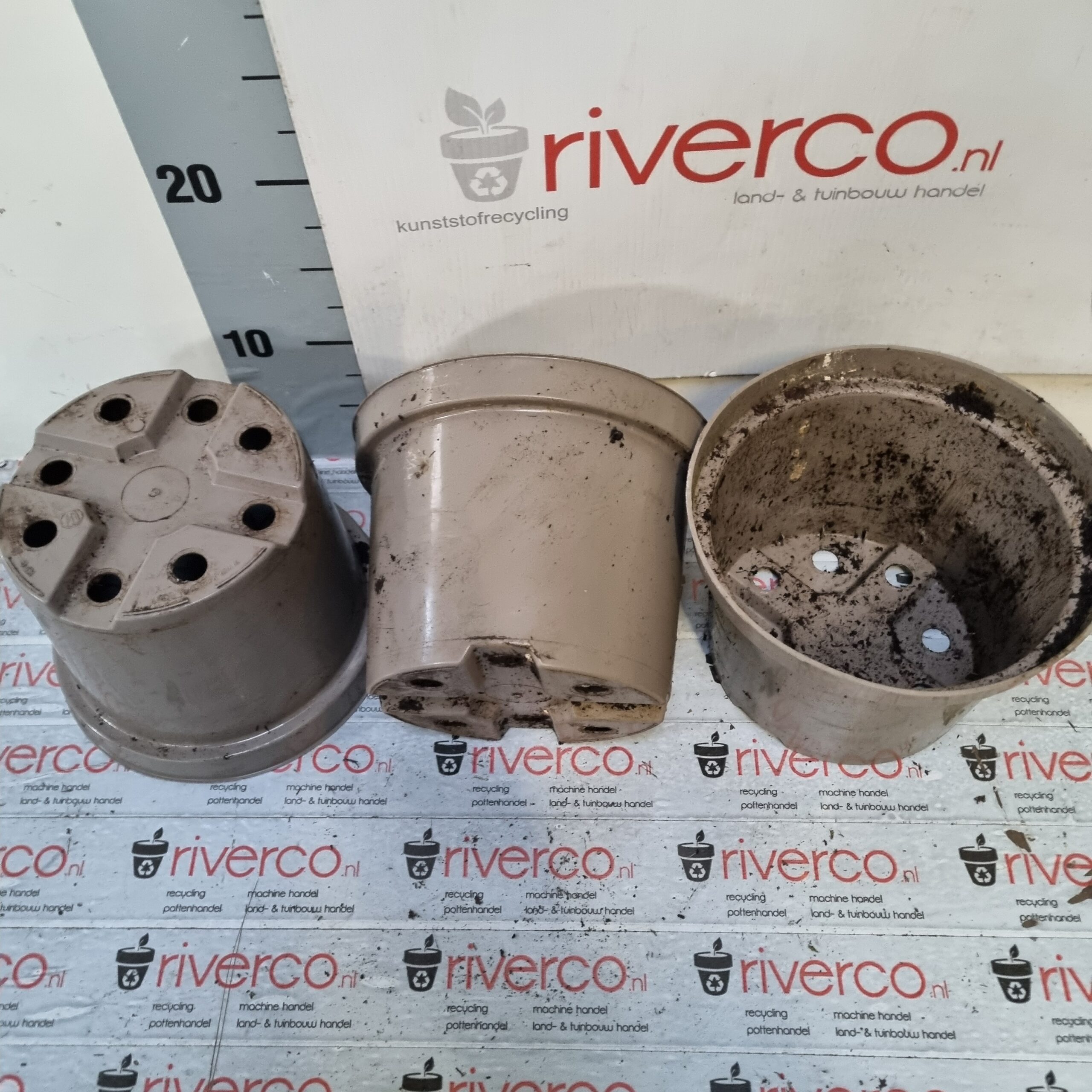 Gebruikte 2 liter potten / Used17 cm potten / 2 liter pots / 17 cm pots / Kreuwel - Afbeelding 4