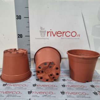 15 cm potten terracotta kleur / Henke / 15 cm pots 1.4 liter / gaan goed los