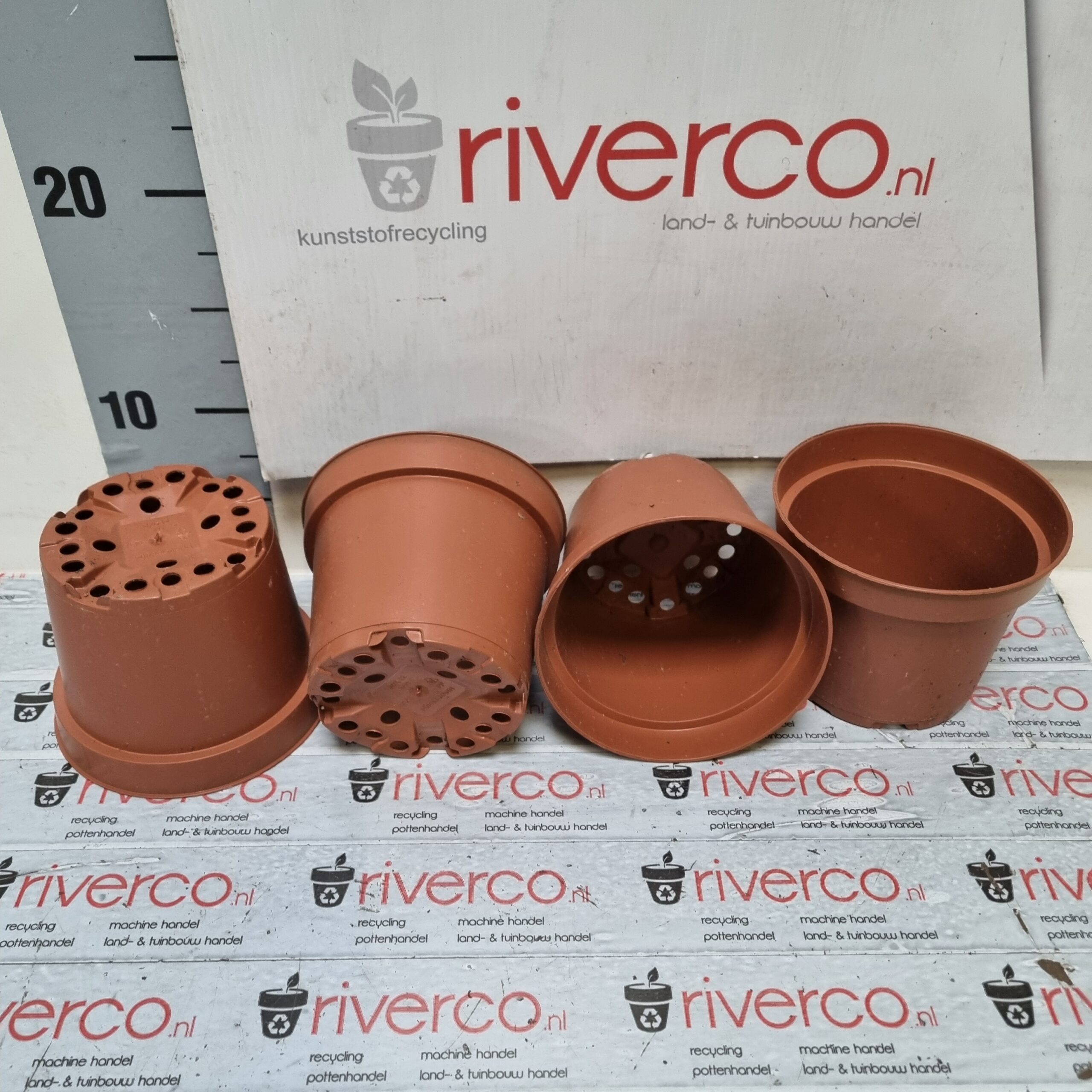 12 cm potjes terracotta / used 12 cm pots Very Nice condition / Teku Poppelmann