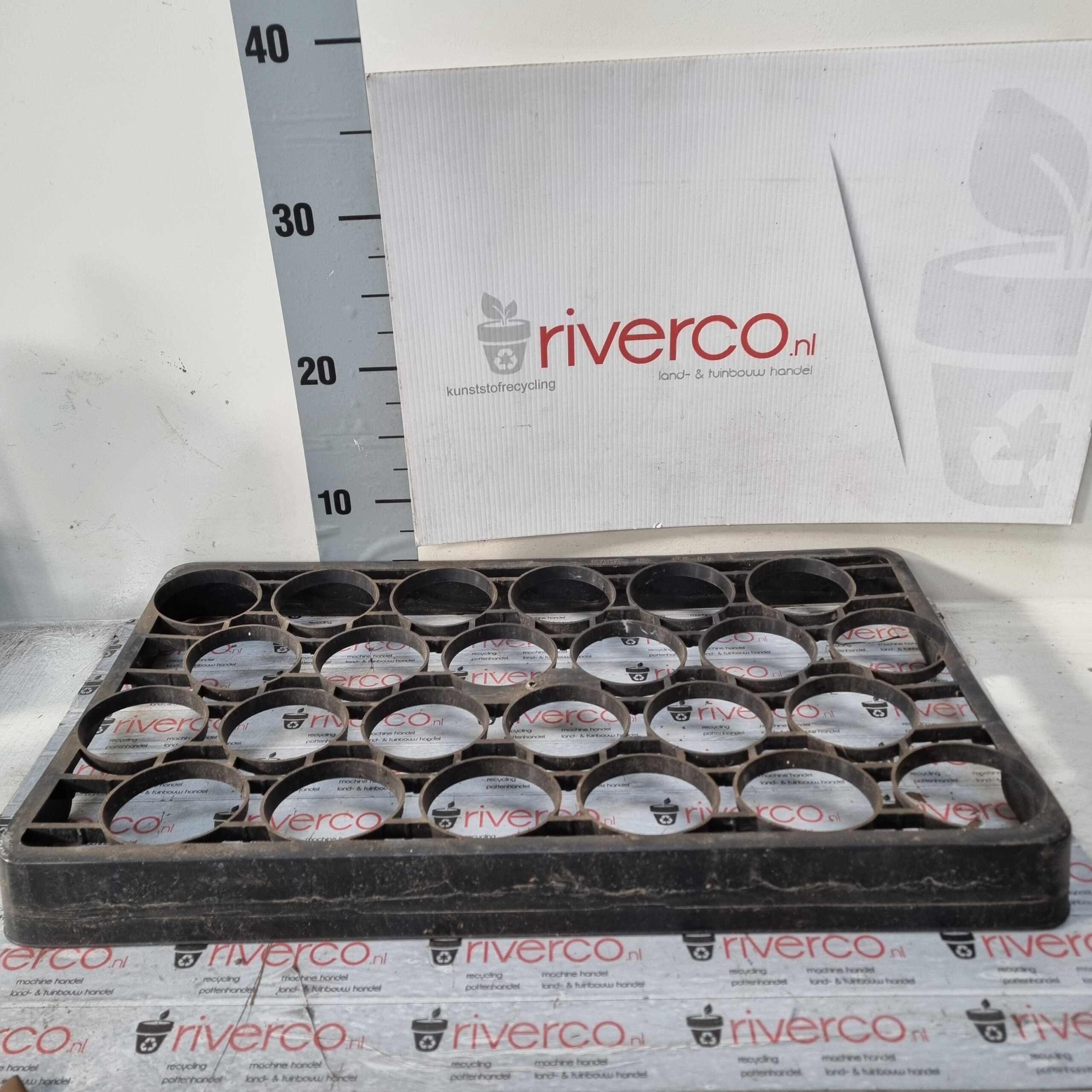 Mara-tray / 24-gaats trays / 24-holes tray / 24 holes / for 8 cm , 8.5 cm POT