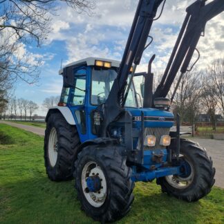 Tractor Ford 5610 met voorlader , 4WD , nette trekker