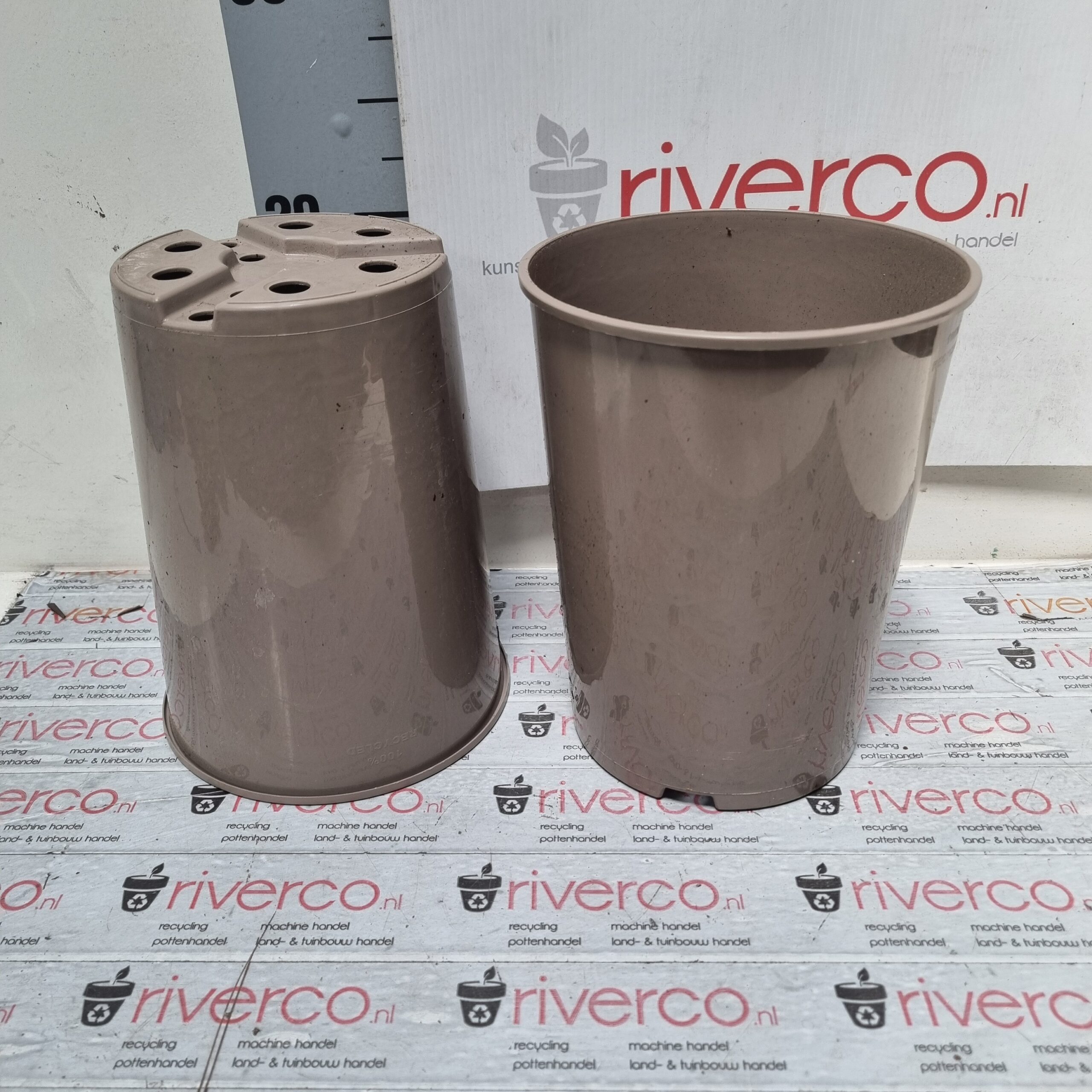 Ronde 3 liter rozenpotten / round 3 liter rosepots / fruitpots / hedera-pots / taupé colour