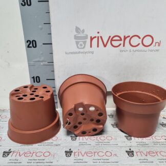 Nieuwe 13 cm potjes / NEW brown 13 cm pots / Neue terracotta colour 13 cm pots.