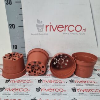Terracotta kleur 10.5 cm potjes / brown 10.5 cm pots / Bloempot 10,5 cm 5° YZ / met print-code / hard pots