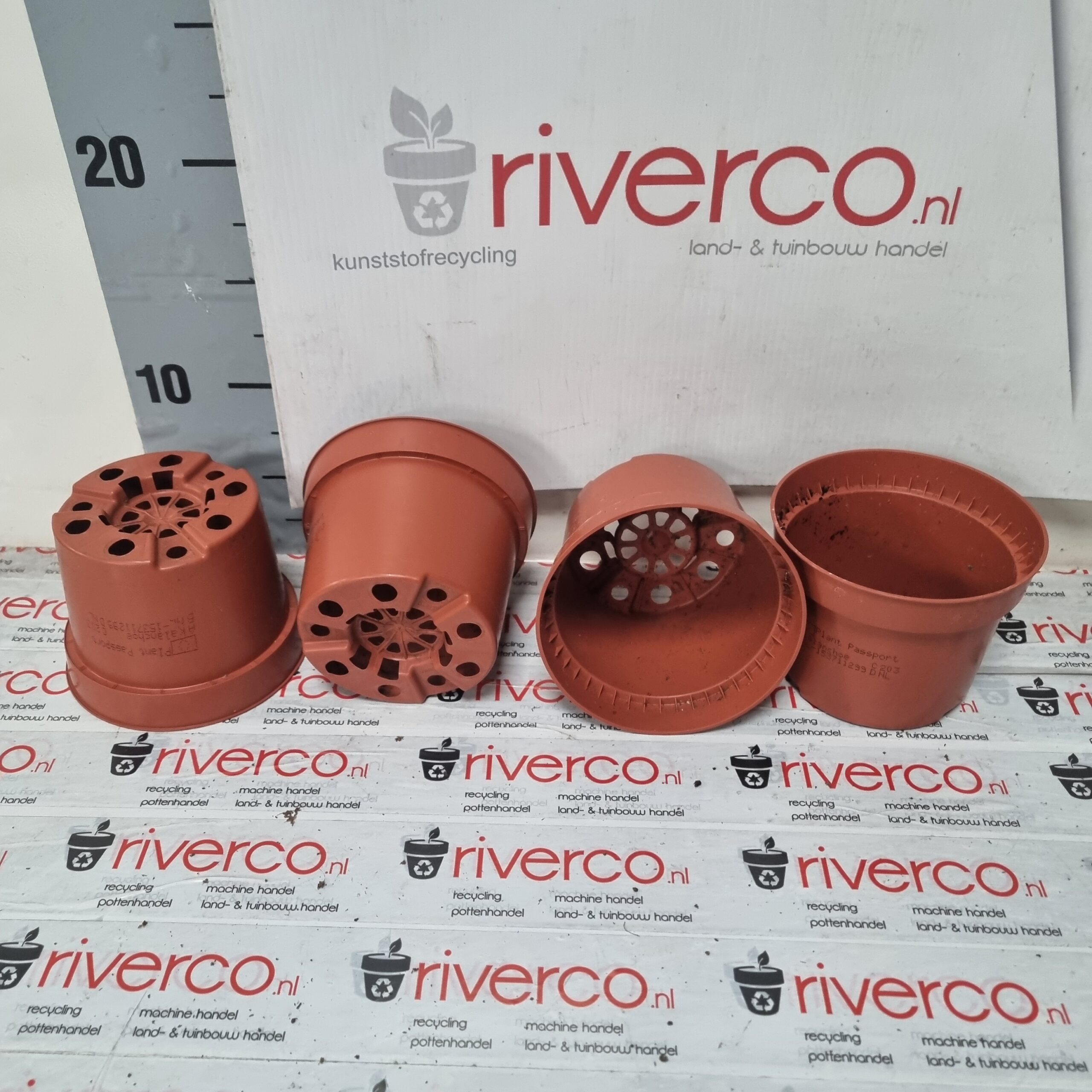 Terracotta kleur 10.5 cm potjes / brown 10.5 cm pots / Bloempot 10,5 cm 5° YZ / met print-code / hard pots - Afbeelding 2