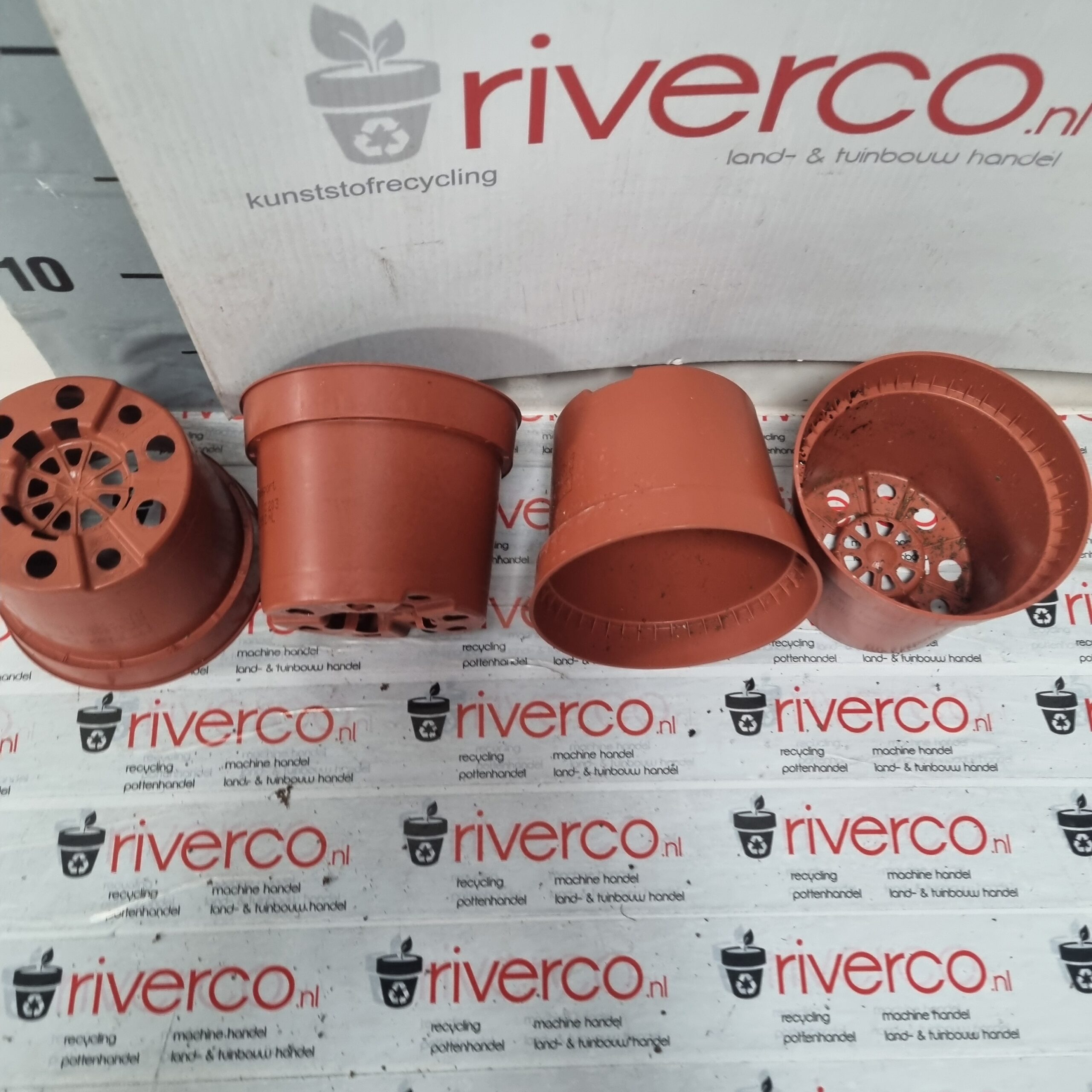 Terracotta kleur 10.5 cm potjes / brown 10.5 cm pots / Bloempot 10,5 cm 5° YZ / met print-code / hard pots - Afbeelding 4