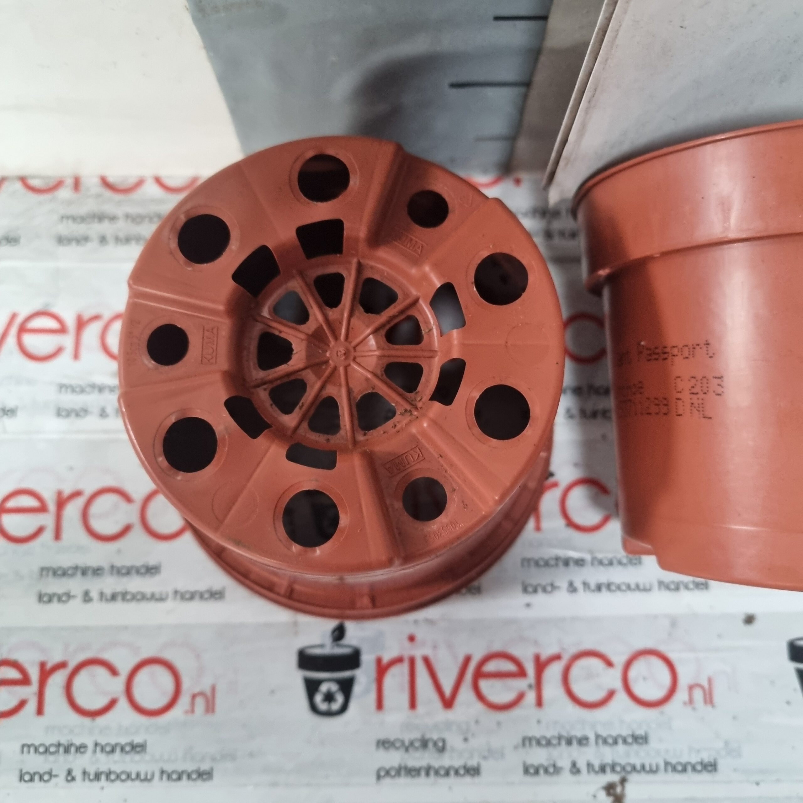 Terracotta kleur 10.5 cm potjes / brown 10.5 cm pots / Bloempot 10,5 cm 5° YZ / met print-code / hard pots - Afbeelding 3
