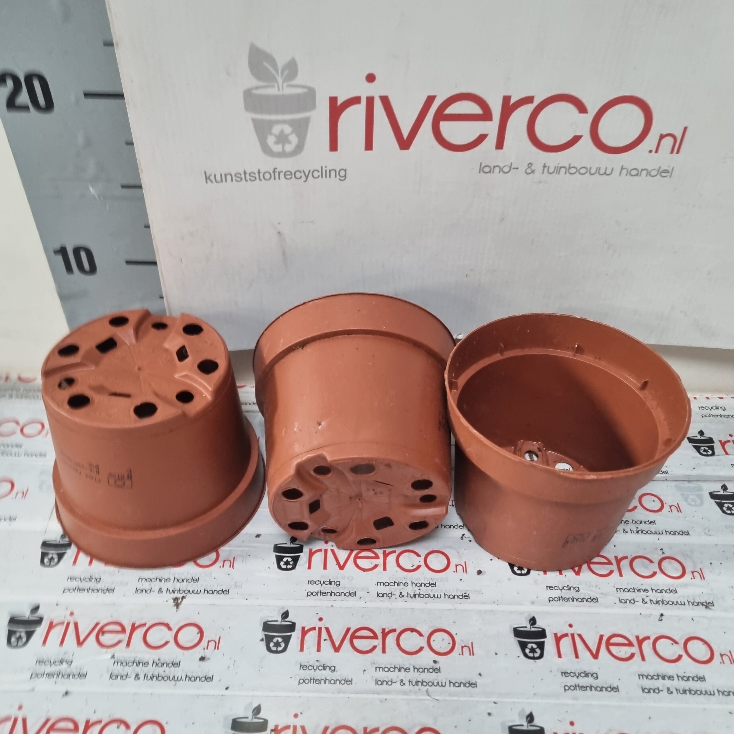Terracotta kleur 12 cm potjes / brown 12 cm pots / Bloempot 12 cm / met print-code / hard pots - Afbeelding 2